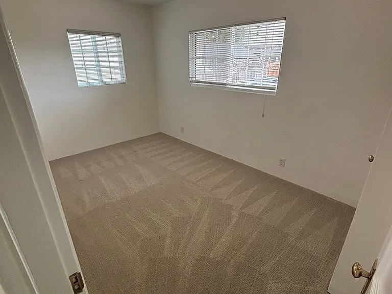 1330 Carmelita Ave — Photo 7