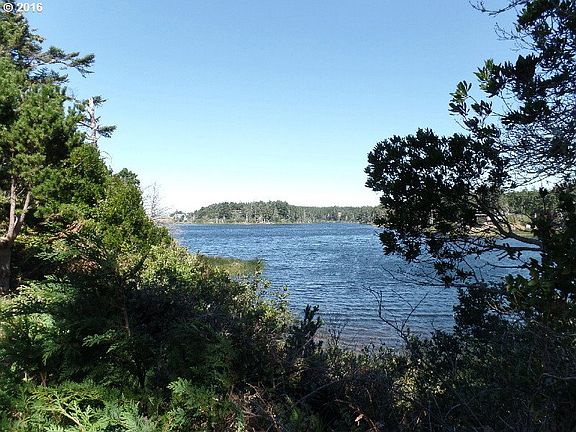 4th image of 1142 Lakeshore Dr
