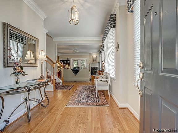 3rd image of 164 Exmoor Ct
