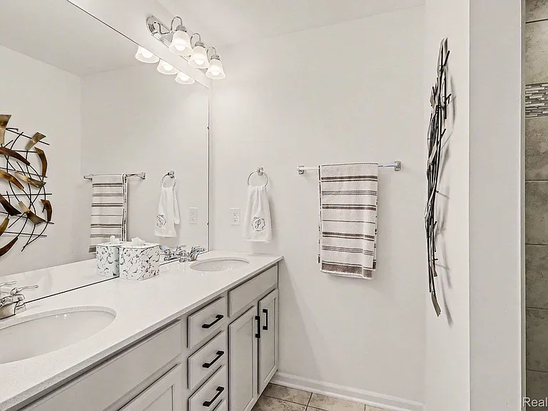 258 S Mill St — Photo 20