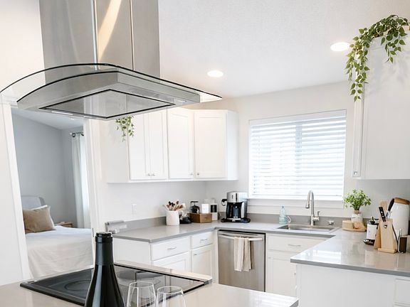 kitchen with all high end amenities.