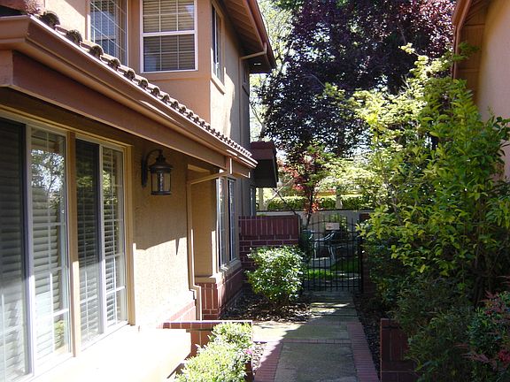 2nd image of 108 Eagle Creek Ct