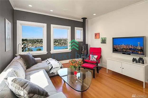 Rare Find-Heritage Historic Lake View Luxury Condo opportunity! — Photo 4