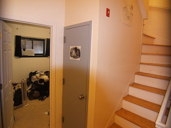 4th image of 168 Scholes St APT 1A