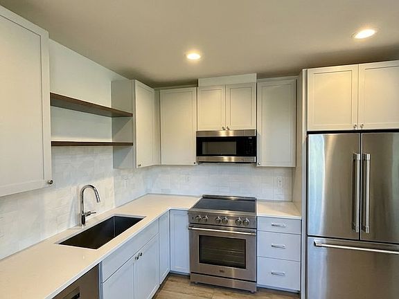 3rd image of 2637 NW 59th St #F