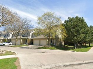 10 Holborn Ct #60, Kitchener, ON N2A 3Y9