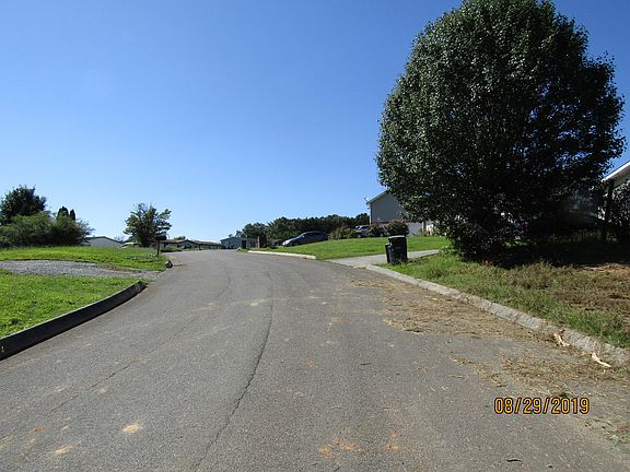 3rd image of 4712 Primrose Cir Lot 44