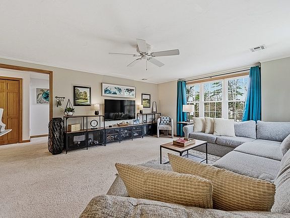 5th image of 72 Arthur Dr #72