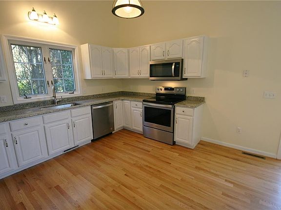 5th image of 330 Kettle Pond Dr