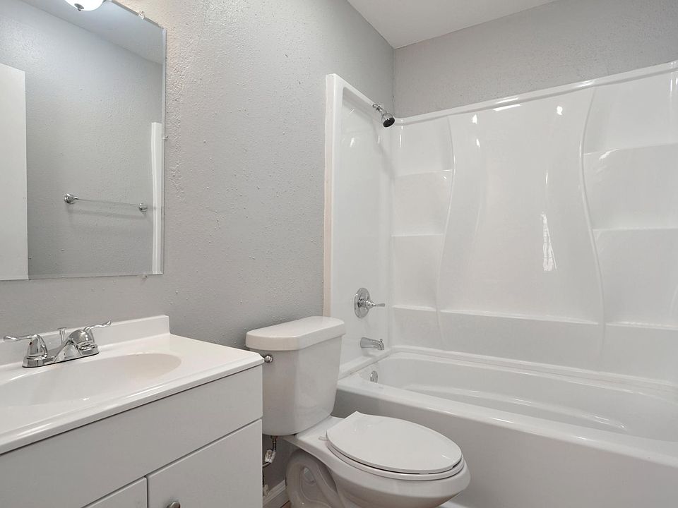 2nd image of 3236 Kabel Dr