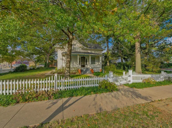217 S Madison St, Hillsboro, KS 67063