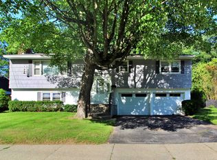 30 Roseade Pkwy, Burlington, VT 05408