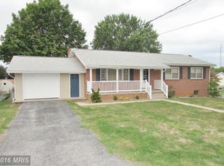 555 Shadyside Dr, Chambersburg, PA 17202