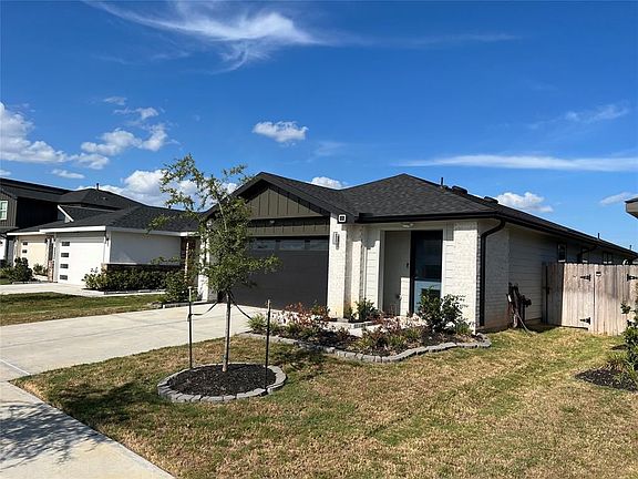2nd image of 12711 Sydenham Hill Ln