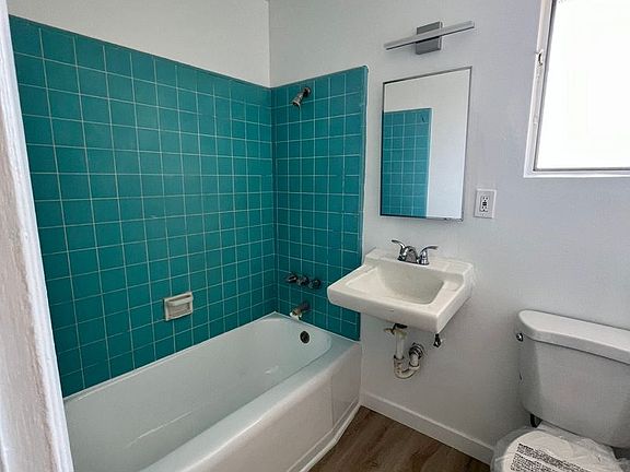 2nd image of 10643 Crenshaw Blvd APT 5