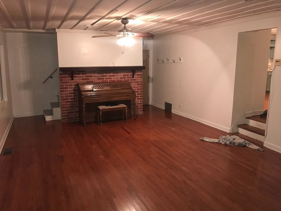 2nd image of 3305 Middle Pike