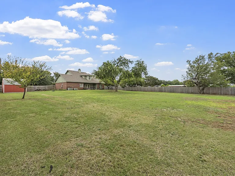 1694 McLennan Crossing Rd — Photo 29