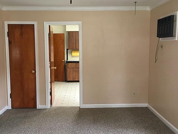 2nd image of 1925 Acorn Dr