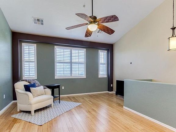 5th image of 2269 E Huntington Dr