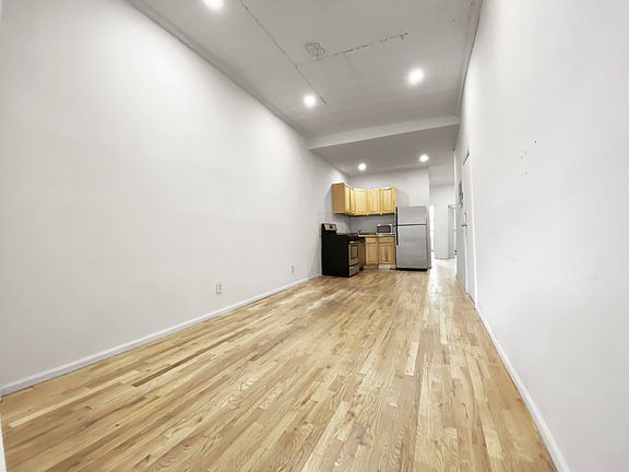 4th image of 551 Graham Ave #2L