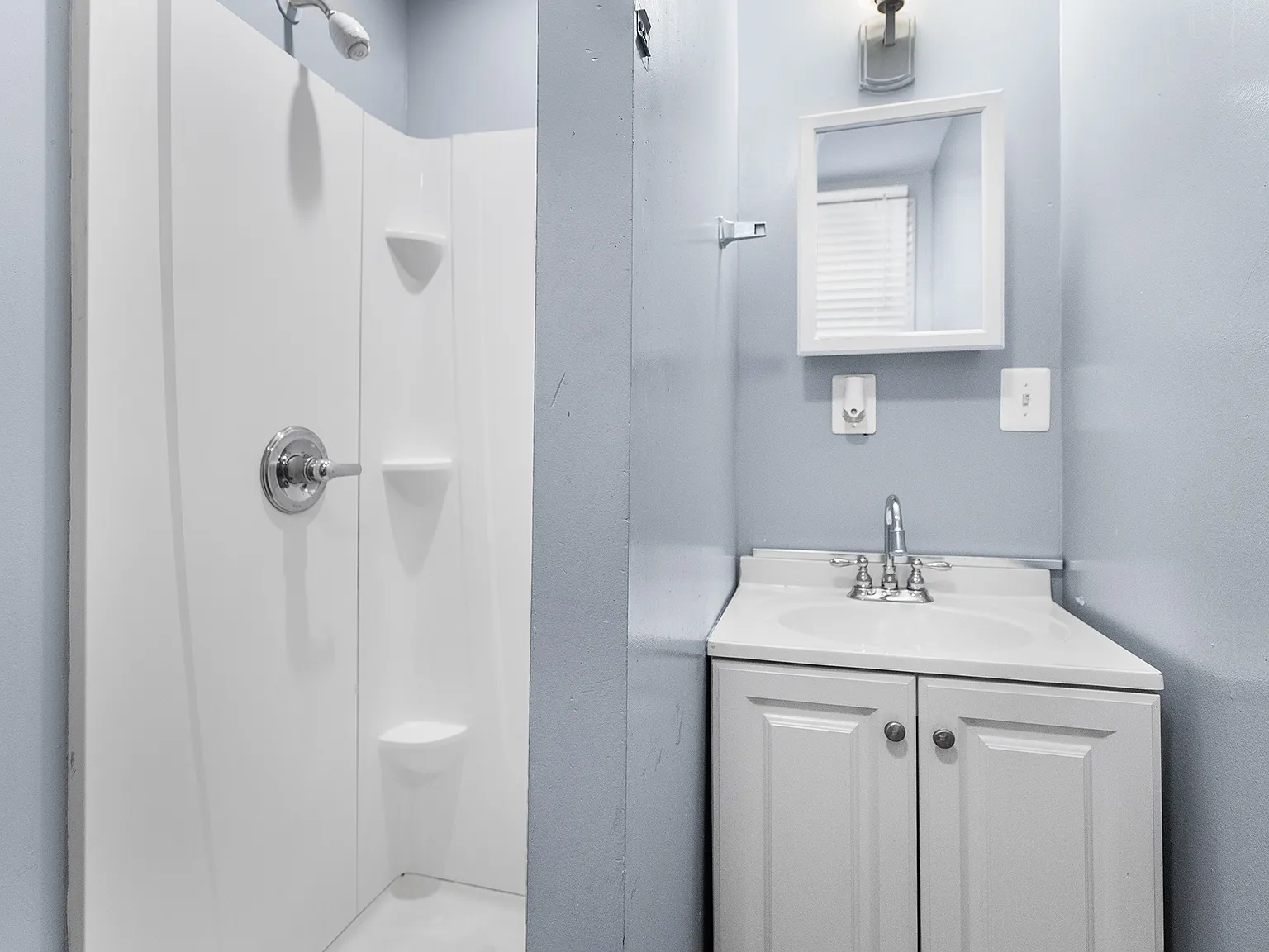 4 bed, 1290 sqft, $1,800 — Photo 2