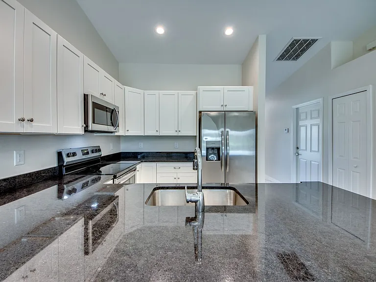3419-3421 SW 15th Pl — Photo 31