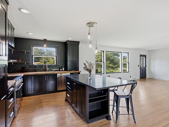 4th image of 2512 Meadowood Dr
