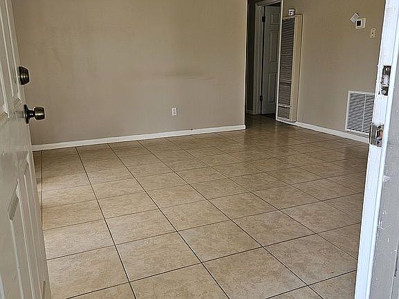 3rd image of 1177 W Page Dr