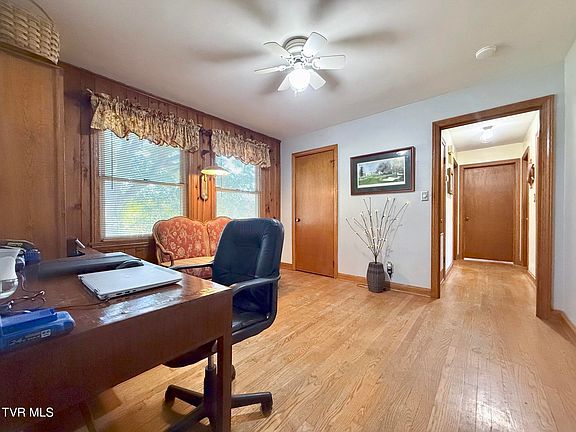 5th image of 1505 Skyline Dr
