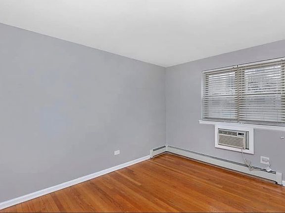 5th image of 5950 N Kenmore Ave
