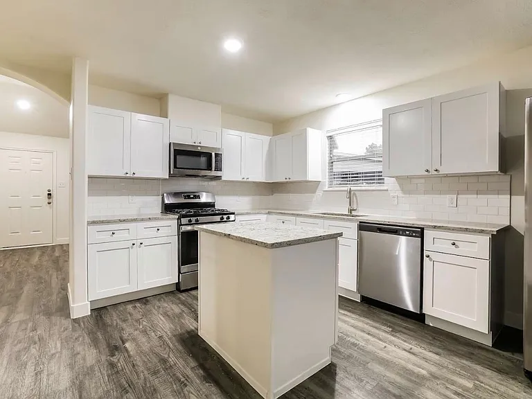 16106 Majestic Glen Ln — Photo 10