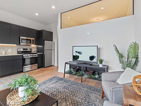 4th image of 4514 N Clark St #210
