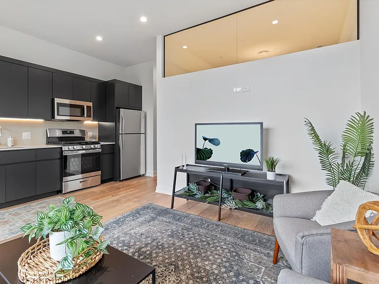 4514 N Clark St #210 — Photo 4