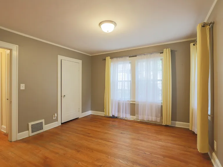 224 E Winthrope Rd — Photo 9