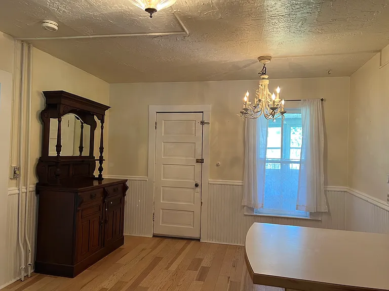 436 S 6th St W — Photo 6