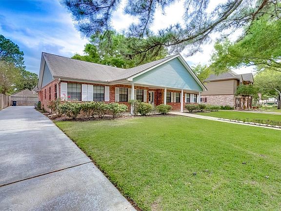 3rd image of 515 Windsor Glen Dr