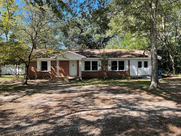 365 N Hall St, Lyons, GA 30436