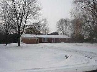 1839 Wildwood Dr, Suamico, WI 54173