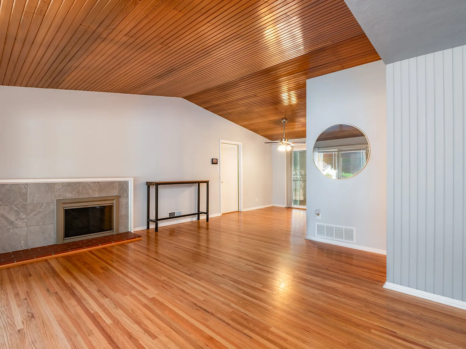 3112 California Street Northeast — Photo 3