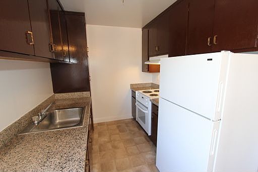 4th image of 562 Bancroft Ave APT Q