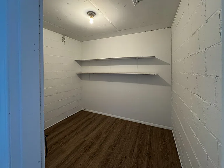 515 N Hough Ave — Photo 6