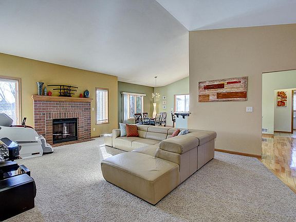 3rd image of 1419 W Armann Way