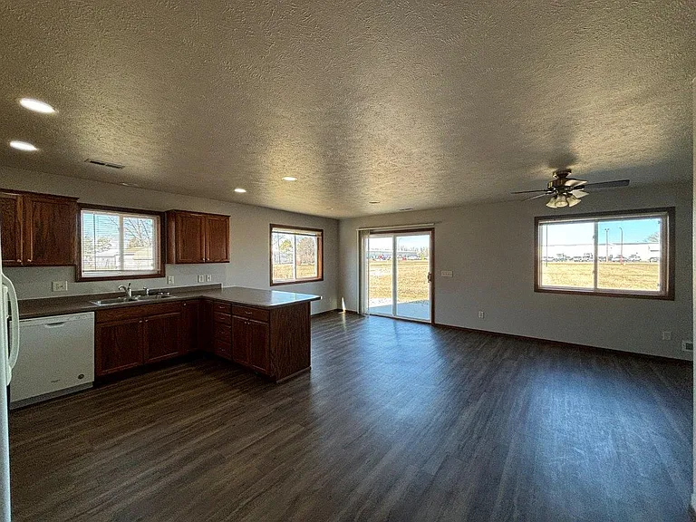 Ideal Twinhomes — Photo 21