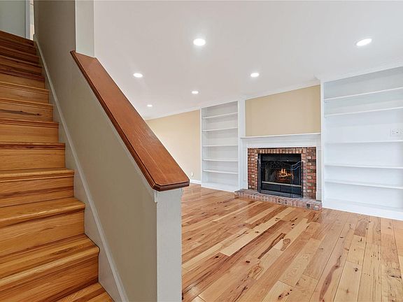 3rd image of 1521 Strawberry Glen Ct