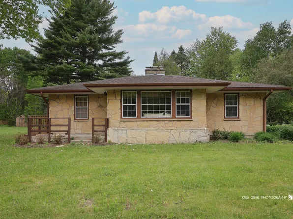 3320 Sharon Pl, Zion, IL 60099