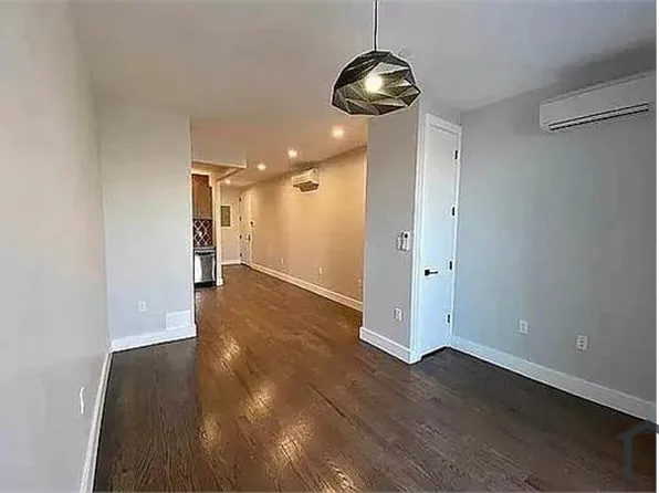 957 Kelly St, Bronx, NY 10459