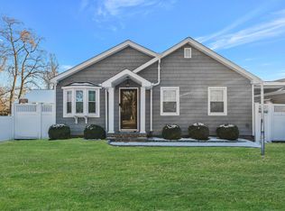 38 12th St, Ronkonkoma, NY 11779