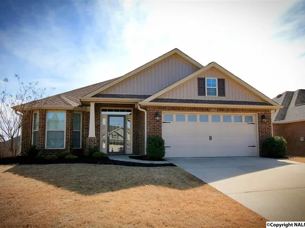 6902 Breyerton Way SE, Owens Cross Roads, AL 35763