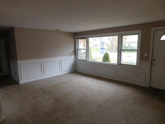 4th image of 669 E Ashland St
