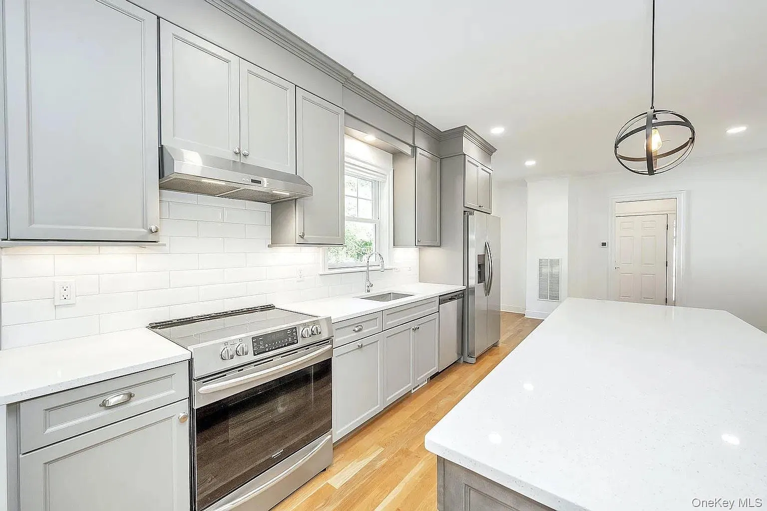 3 bed, 3.5 bath, 1800 sqft, $5,800 — Photo 1